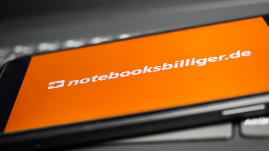 Notebooksbilliger. (Foto: Ralf Liebhold / shutterstock) Videoüberwachung im Betrieb: Notebooksbilliger zu 10,4 Millionen Euro Strafe verdonnert