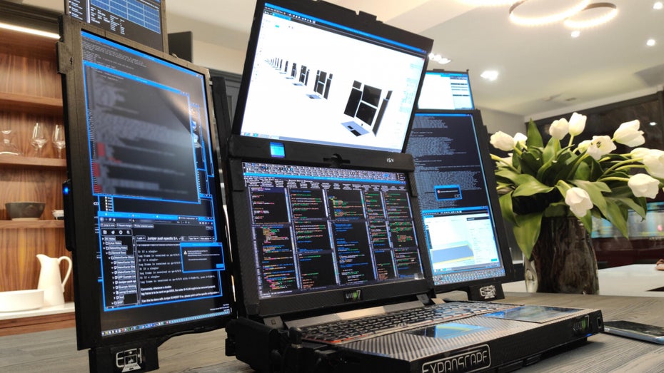 7 Displays und 12 Kilo: Expanscape stellt unmögliches Notebook vor 7 Displays und 12 Kilo: Expanscape stellt unmögliches Notebook vor