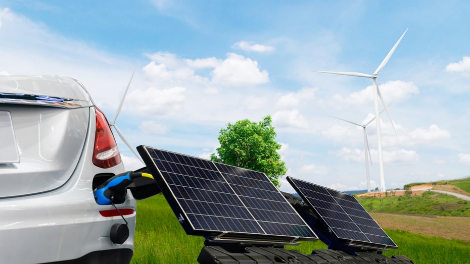 (Foto: kung_tom / shutterstock) Sonnige Aussichten für Stromer – so erobern Solarzellen das Auto