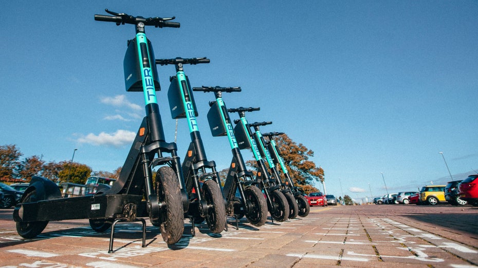 Umweltschäden befürchtet: Hunderte E-Scooter liegen auf dem Grund des Rheins in Köln