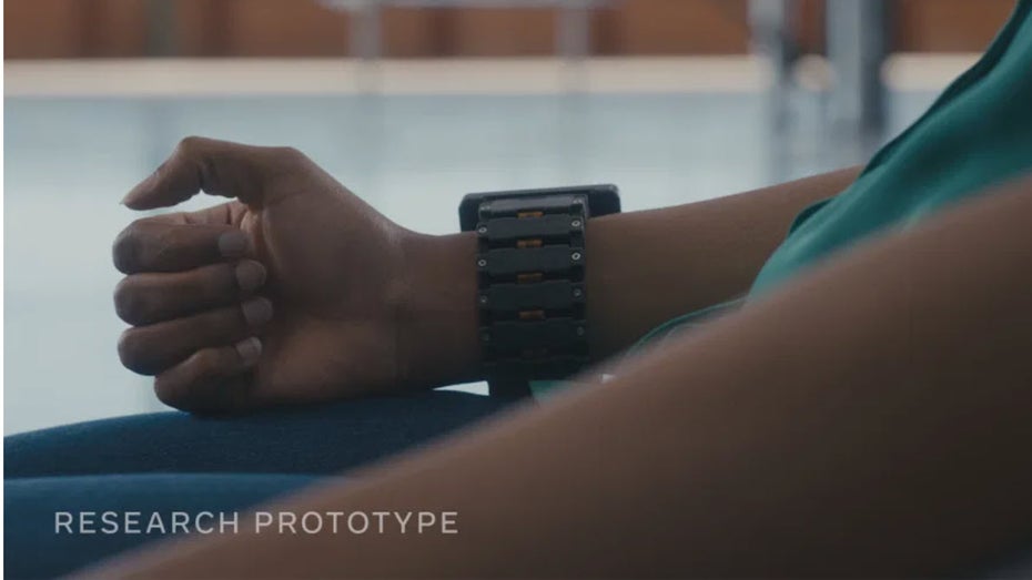 Steuerung per Gedankenkraft: Facebooks AR-Armband fängt Gehirnimpulse ab Steuerung per Gedankenkraft: Facebooks AR-Armband fängt Gehirnimpulse ab