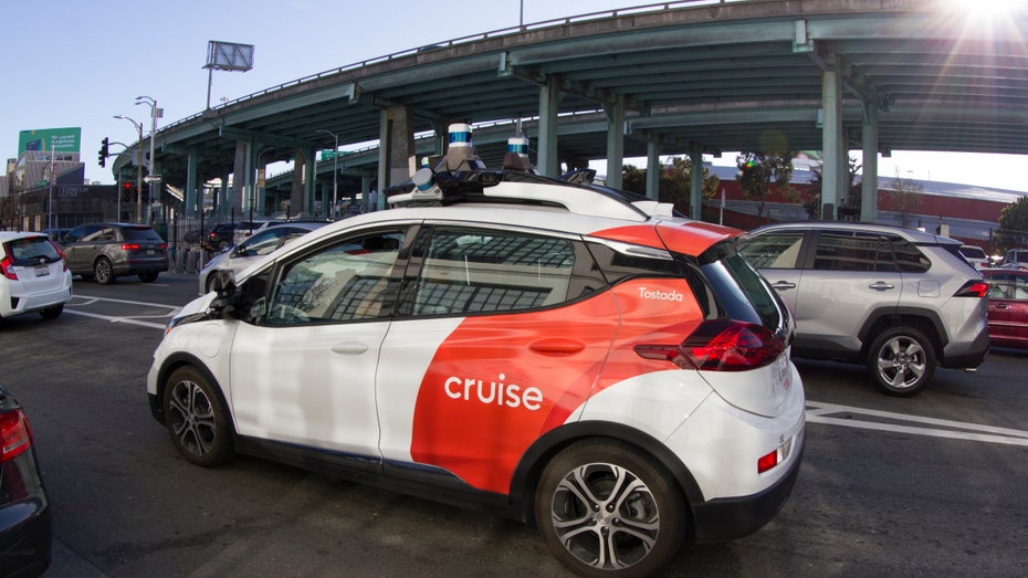 Schon wieder Cruise: Autonomes Taxi bleibt in nassem Beton stecken