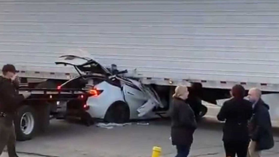 Tesla in den USA in Unfall verwickelt – Bundesbehörden ermitteln Tesla in den USA in Unfall verwickelt – Bundesbehörden ermitteln