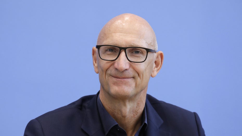 Telekom-CEO Tim Höttges betrachtet die Situation in der Ukraine mit Sorge. (Foto: dpa) Telekom erwägt Personalabzug aus Sankt Petersburger Software-Standort