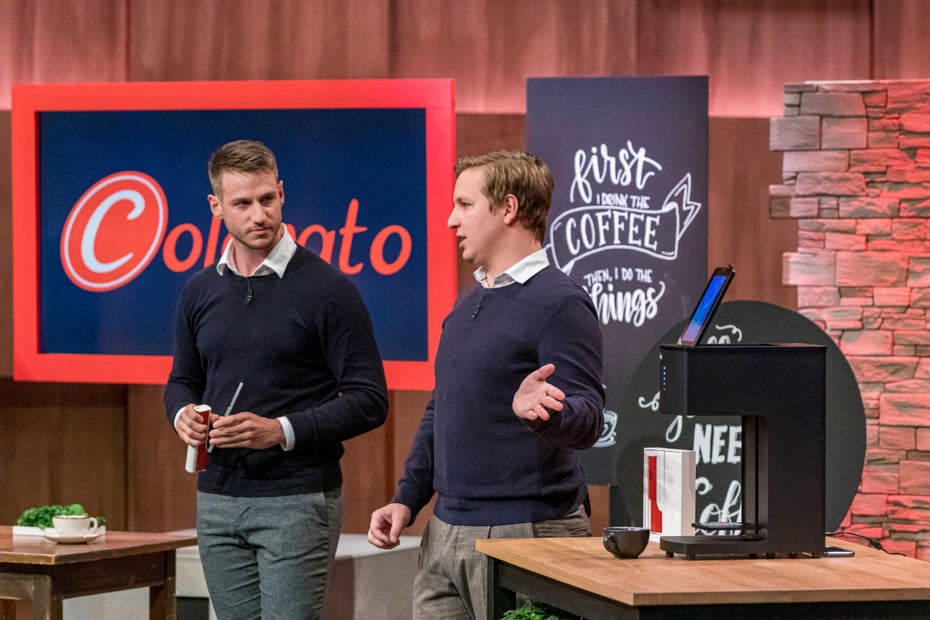Bei Coffee Colorato wird schön geschäumt. (Foto: TV NOW / Bernd-Michael Maurer)