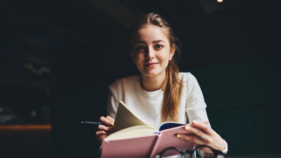 Warum wir trotz Digitalisierung weiter Bücher lesen sollten Warum wir trotz Digitalisierung weiter Bücher lesen sollten