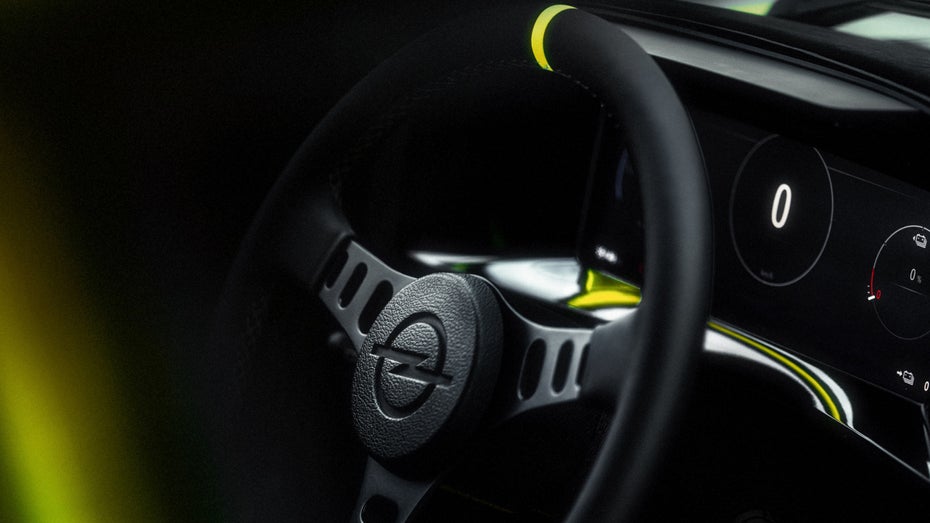 Mit dem Lenkrad Gas geben? Könnte bald funktionieren. (Foto: Opel) Lenkrad Stellantis