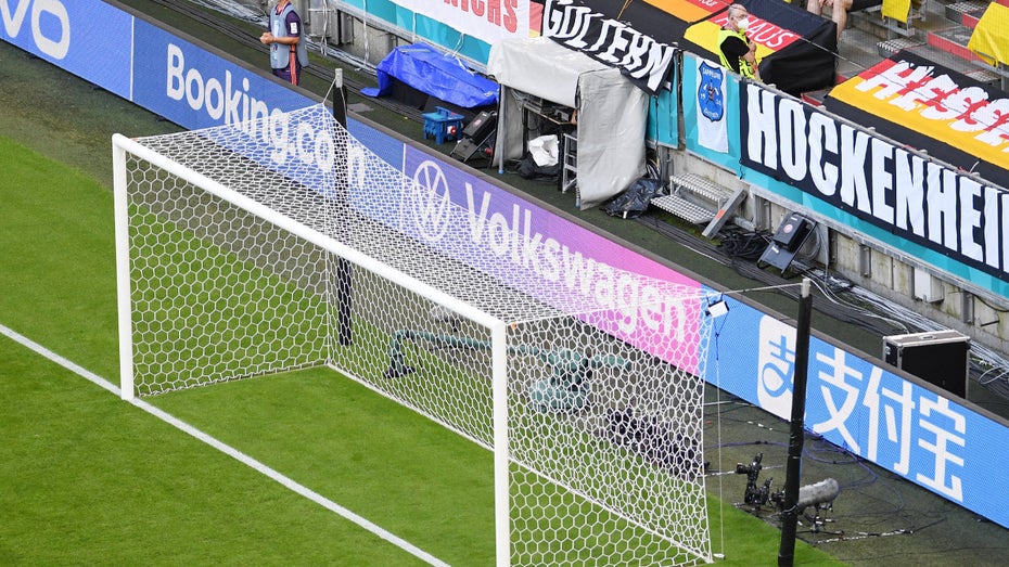 Selbes Spiel, andere Werbung? Bandenwerbung beim Fußball ist nicht überall gleich