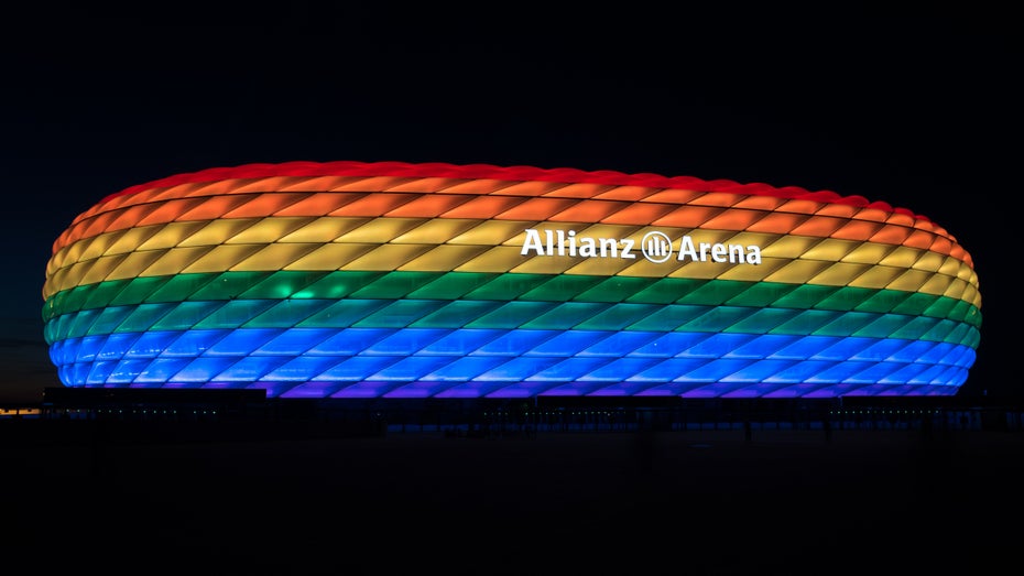 Regenbogenflagge: Unternehmen und Institutionen protestieren gegen Uefa Regenbogenflagge: Unternehmen und Institutionen protestieren gegen Uefa