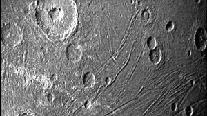 Nasa-Sonde Juno knipst Ganymed „von ganz nah”
