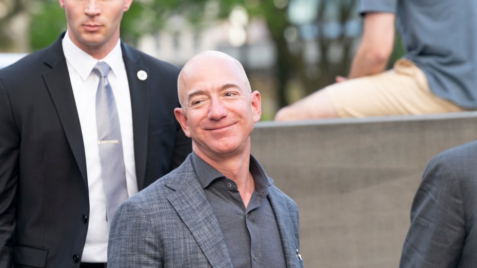 Bleib doch im All! Diese Petitionen gegen Jeff Bezos laufen gerade