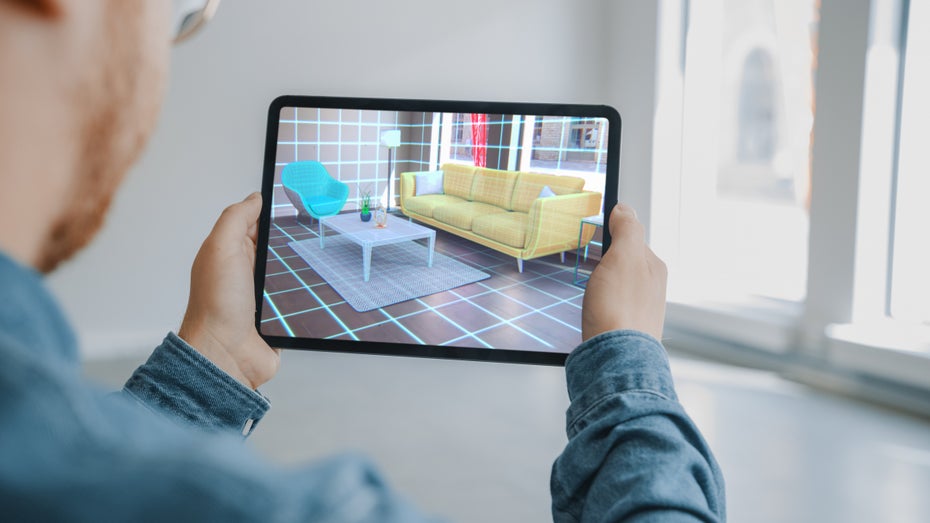 Passt das Sofa zum Raum? Mit Augmented Reality kann man es virtuell ausprobieren (Bild: Shutterstock) Wann werden Augmented und Virtual Reality wirklich das nächste große Ding?