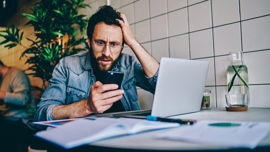Im Alltag konzentriert zu bleiben, ist nicht immer einfach. (Foto: Shutterstock / GaudiLab) Smartphone hier, Kollege da? So holst du dir deine Konzentration zurück
