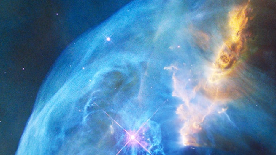 Das Weltraumteleskop Hubble schoss 2016 diese spektakulären Bilder von einem Stern, der von einer Blase umschlossen ist. (Foto: Nasa/JPL-Caltech)