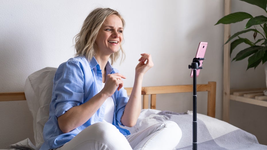NRW setzt auf Influencer-Unterstützung bei der Landtagswahl 2022. (Foto: Kuzina Natali / Shutterstock) NRW: Influencer sollen zur Landtagswahl junge Menschen mobilisieren