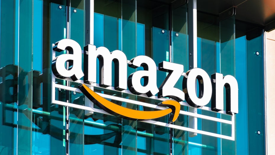 Amazon will das maximale Grundgehalt seiner Mitarbeiter:innen anheben. (Bild: Sundry Photography / Shutterstock)