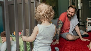 2 Väter: Wenn Papa von karriere- zu familienorientiert wechselt