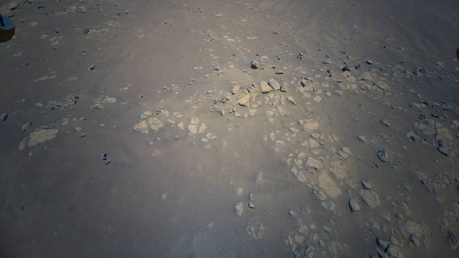 Wind, Wasser oder Staub? Mars-Helikopter Ingenuity findet Felsen mit „seltsamen Linien“ Wind, Wasser oder Staub? Mars-Helikopter Ingenuity findet Felsen mit „seltsamen Linien“
