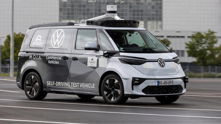 Cargo-Konzept des ID Buzz. (Bild: VW, via autonews.com) VW zeigt autonom fahrenden „Bulli“-Prototypen – Greenpeace-Protest