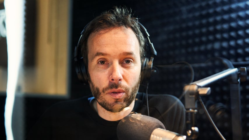Unser heutiger Podcast-Gast ist Philipp Westermeyer. (Foto: OMR / Benne Ochs) „Warum reicht eine gute Geschichte alleine nicht aus, Philipp Westermeyer?“