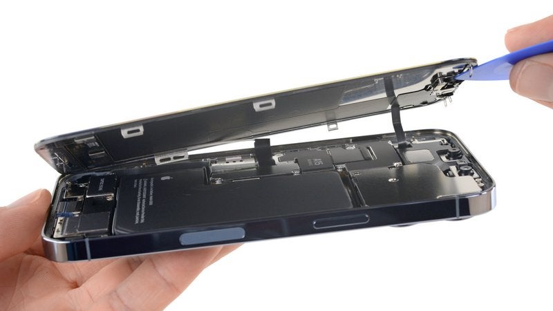 Profis zerlegen iPhone 13 Pro: Display-Tausch deaktiviert Face ID