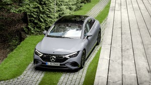 Mercedes baut Teile von E-Autos in Deutschland