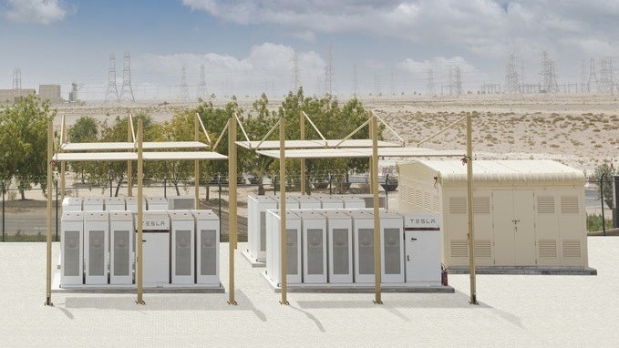 Powerpacks von Tesla im Solarpark in Dubai. (Bild: Tesla) Tesla: Powerpack-Speicher im bald größten Solarpark der Welt in Betrieb genommen
