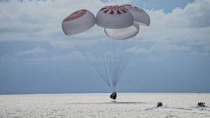 „Eine irre Fahrt”: Amateur-Astronauten der SpaceX-Mission Inspiration 4 sicher im Atlantik gelandet