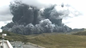 Vulkanausbruch: Wanderer schießt Selfie seines Lebens