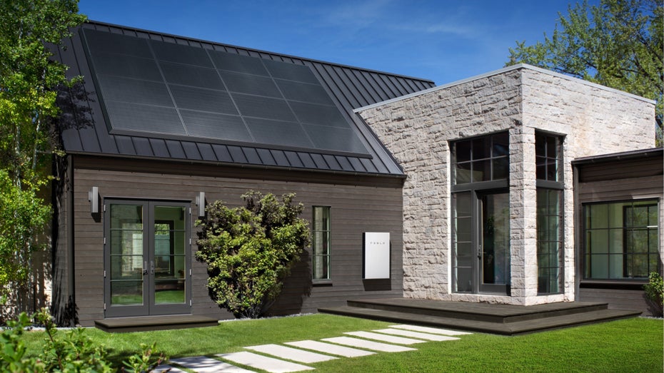 Über Teslas Infrastruktur will der Konzern irgendwann den Strom der Kunden verkaufen. Die erhalten dafür besonders günstige Konditionen. (Foto: Tesla) Strom von Elon Musk: Tesla bietet Powerwall jetzt in ganz Deutschland an