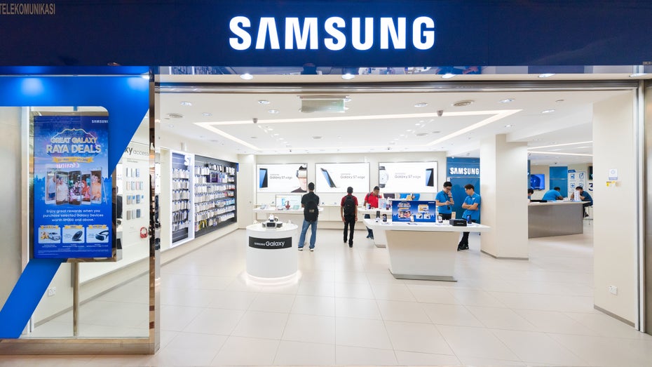 Samsung Store. (Foto: withGod / shutterstock) Samsung rechnet mit deutlichem Gewinnanstieg für das 3. Quartal