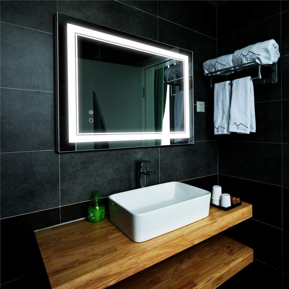 Um espelho inteligente no banheiro