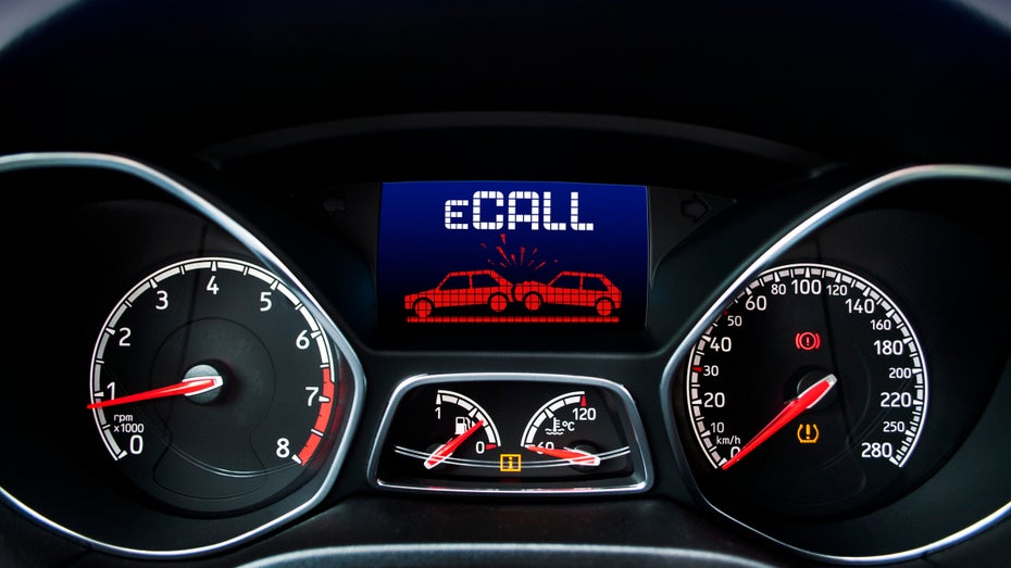 Notrufsystem E-Call. (Foto: stockwerk-fotodesign / shutterstock) SOS im Auto: Was hinter E-Call und Hersteller-Notrufen steckt