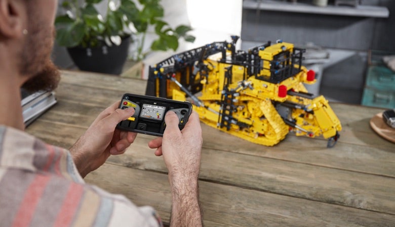 Lego for adults: control via app