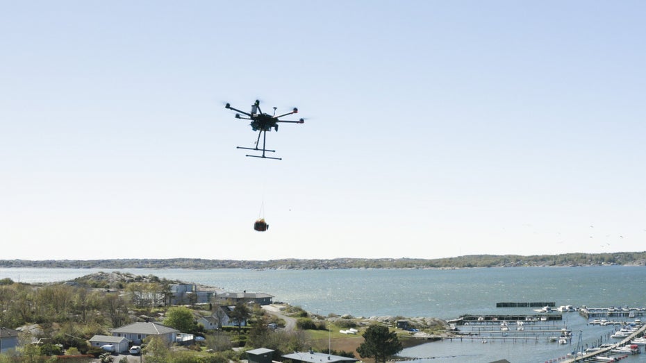 Drohne liefert Defibrillator – Pilot sitzt 800 Kilometer entfernt