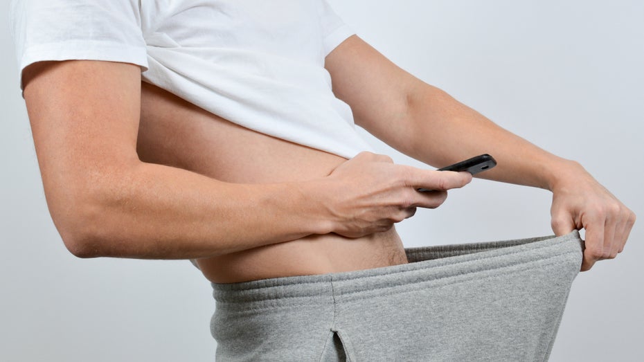 So oder so ähnlich fotografierte der Cricket-Star seinen eigenen Schläger. (Foto: B. Forenius / Shutterstock) Sports-Game wegen Dickpic des Coverstars verschoben