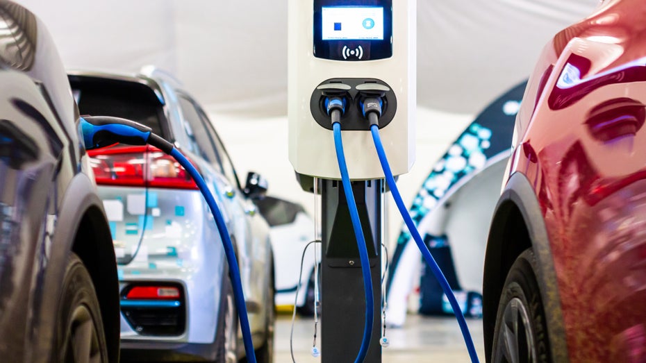Die E-Auto-Prämie in Deutschland zeigt offenbar Wirkung, (Foto: Vladimka production / shutterstock) Wirtschaftsforscher: E-Auto-Prämie wirkt – Sie genügt aber nicht