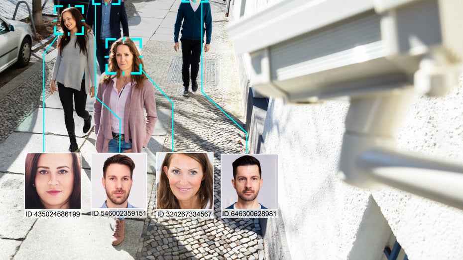 Mehr als zehn Milliarden Bilder soll Clearview AI in einer Datenbank gesammelt haben. Nun sollen weitere 90 Milliarden dazukommen. (Bild: Shutterstock / Andrey Popov) Mehr als zehn Milliarden Bilder soll Clearview AI in einer Datenbank gesammelt haben. Nun sollen weitere 90 Milliarden dazukommen. (Bild: Andrey_Popov/Shutterstock)