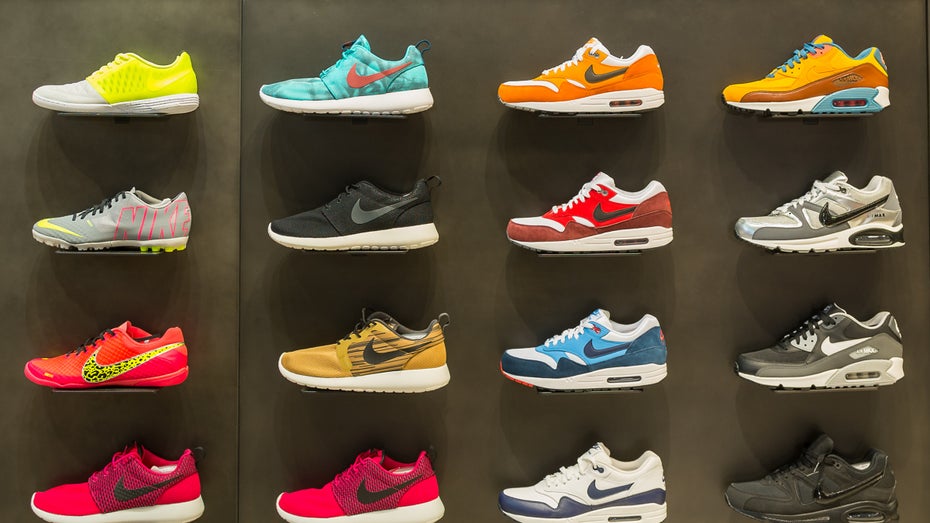 Künftig will Nike auch mit virtuellen Schuhen Geld verdienen. (Foto: pio3 / shuttesrtock) Metaverse: Nike kauft Designstudio, das NFTs und virtuelle Sneaker „herstellt“