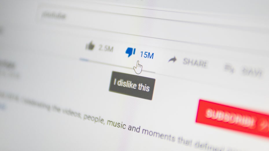 Die Zahlen neben den Daumen verschwinden endgültig. (Foto: Wachiwit / Shutterstock) Trollen gefällt das nicht: Youtube blendet Anzahl der Dislikes aus