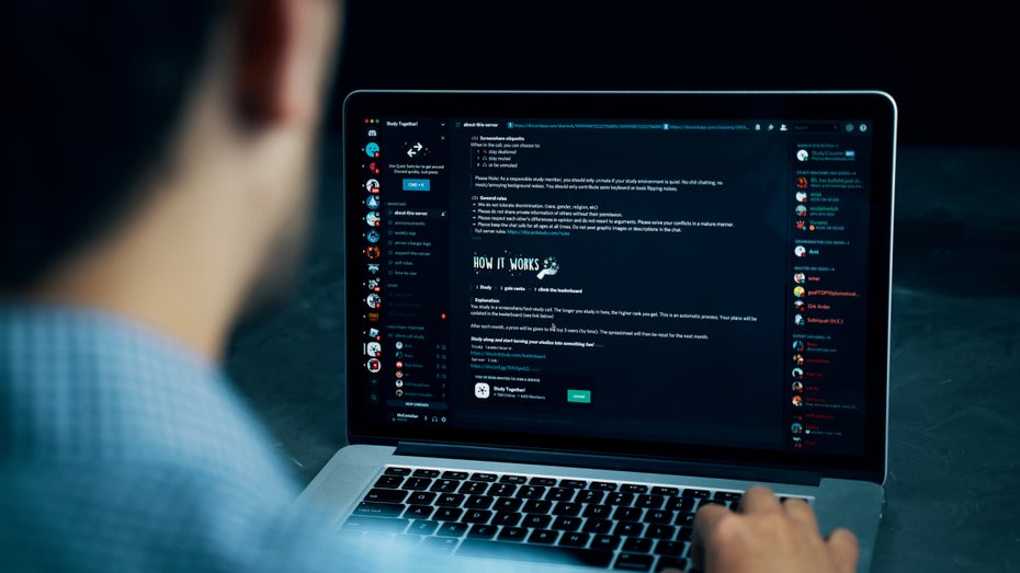 Discord-Communitys sind beliebt, bleiben Außenstehenden aber verschlossen. (Foto: Konstantin Savusia / Shutterstock.com) Alternative zu Discord und Slack: Was Linen von der Konkurrenz unterscheidet