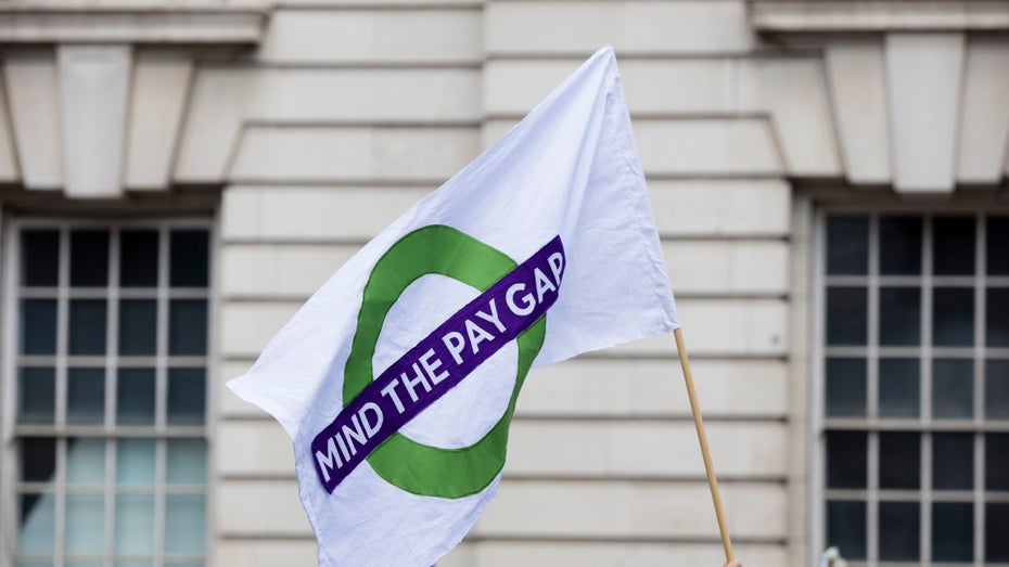 Es gibt ihn immer noch, den Gender-Pay-Gap – bereinigt wie unbereinigt. (Foto: Ink Drop / Shutterstock) Gender-Pay-Gap: Ab sofort arbeiten Frauen in diesem Jahr für lau