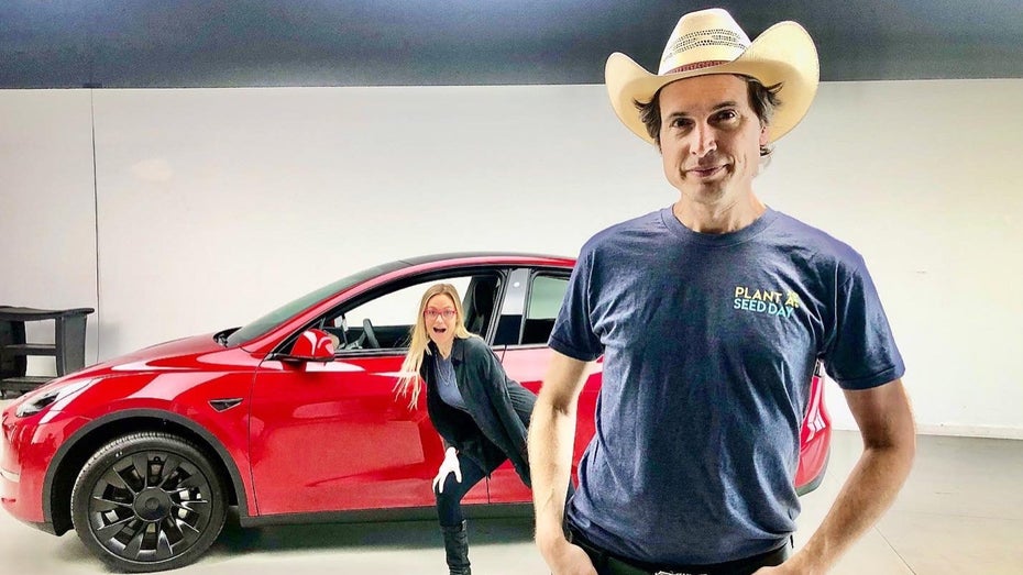 Nanu? Bruder von Elon Musk stößt Tesla-Aktien ab – einen Tag vor dem Twitter-Poll Nanu? Bruder von Elon Musk stößt Tesla-Aktien ab – einen Tag vor dem Twitter-Poll