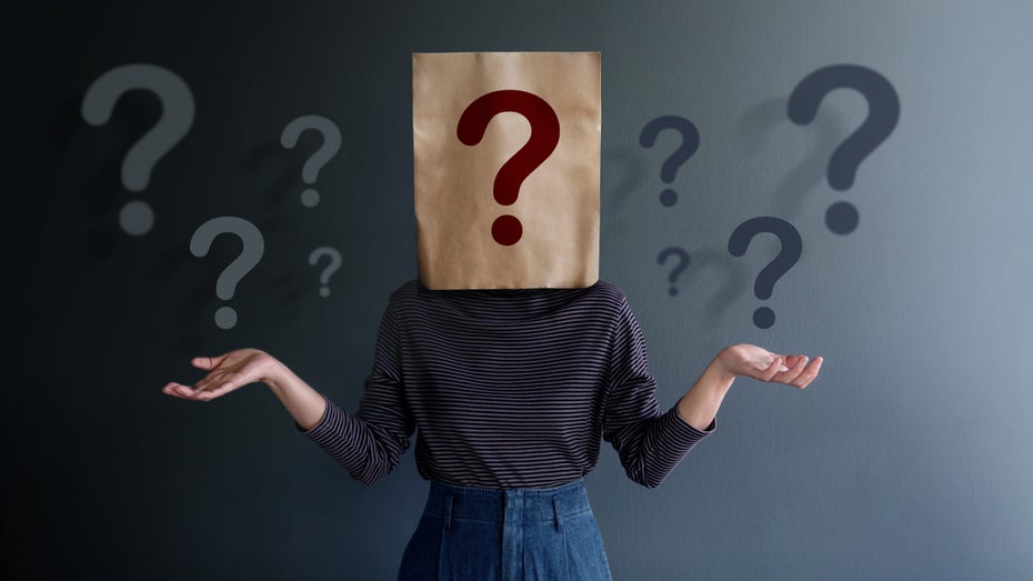 Know your Customer: Finanzunternehmen müssen viele ihrer Kund:innen überprüfen (Bild: Black Salmon/Shutterstock). Gegen Geldwäsche und illegale Deals: Was steckt hinter dem KYC-Prinzip?