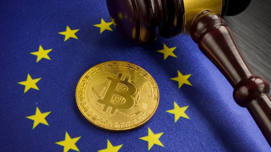 Die Europäischen Gesetzgebungsinstanzen haben sich auf Regeln zur Sicherung und Regulierung von Krypto-Transaktionen geeinigt. (Bild: Vitalii Vodolazskyi/ Shutterstock.com) Europäische Union bringt Krypto-Regulierung „Mica“ auf den Weg