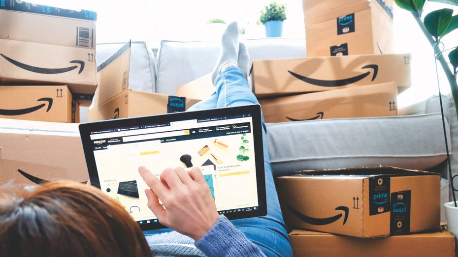Die Pakete häufen sich manchmal in der Weihnachtszeit: Genau in dieser Phase stellt Amazon auf weniger Plastikverpackungen um. (Foto: Elpisterra / Shutterstock) Amazon in Deutschland: Weniger Plastikverpackungen, aber kein kompletter Verzicht