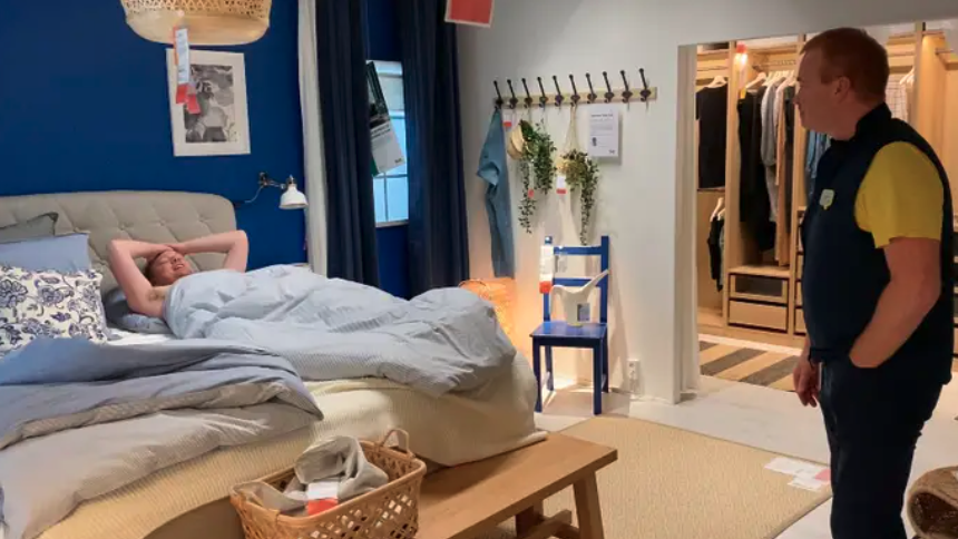 Übernachten bei Ikea – 31 Eingeschneite schlafen in dänischer Filiale Übernachten bei Ikea – 31 Eingeschneite schlafen in dänischer Filiale