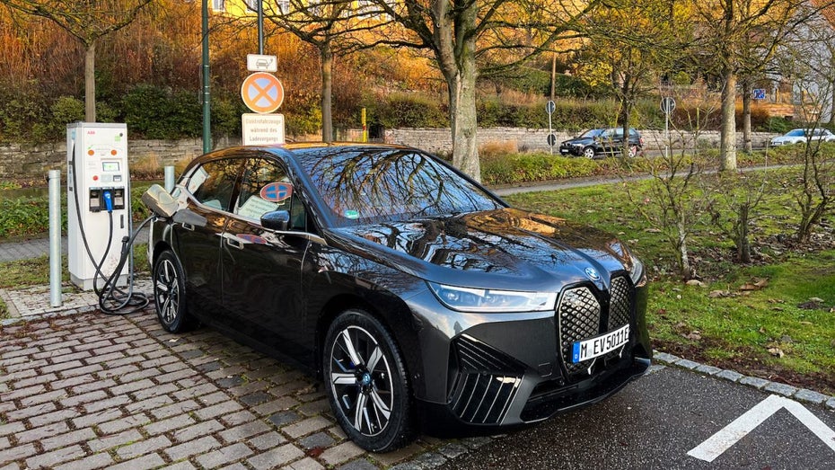 BMW iX getestet: Extravagantes Kraftpaket mit viel Reichweite