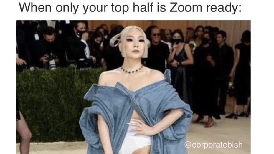 Hauptsache die Frisur sitzt. (Bild: Instagram / @corporatebish) 13 witzige Memes über den Joballtag von Millennials