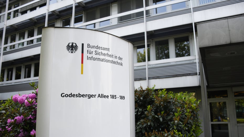 Bundesamt für Sicherheit in der Informationstechnik in Bonn. (Foto: nitpicker / shutterstock) Log4j: BSI sieht noch keine konkrete Gefahr für Verbraucher